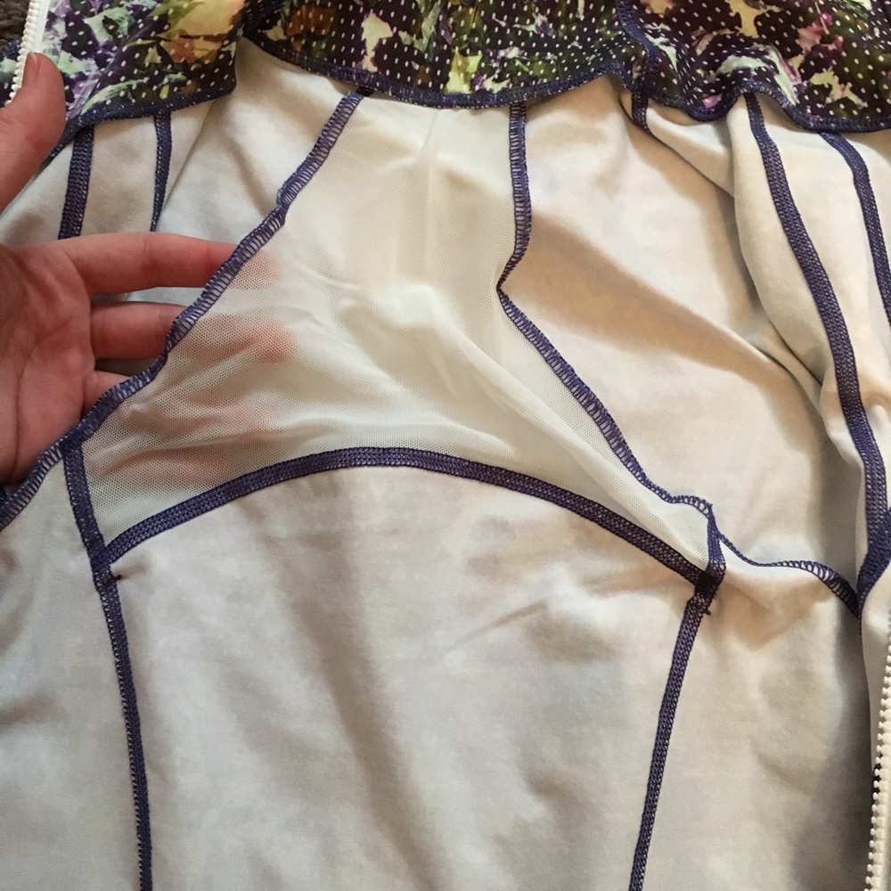 Lululemon Define Jacket - Picture 4 of 4